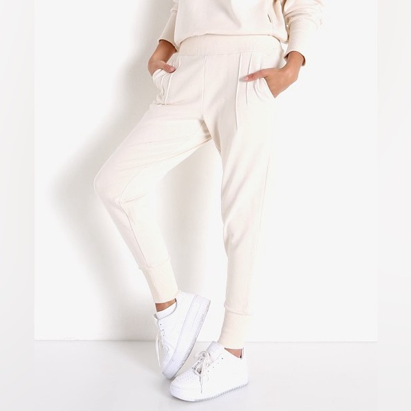 New! Varley Amberley Jogger Oatmeal Size Medium